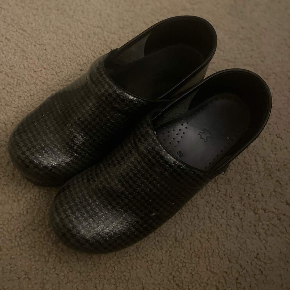 Dan ski clogs houndstooth print